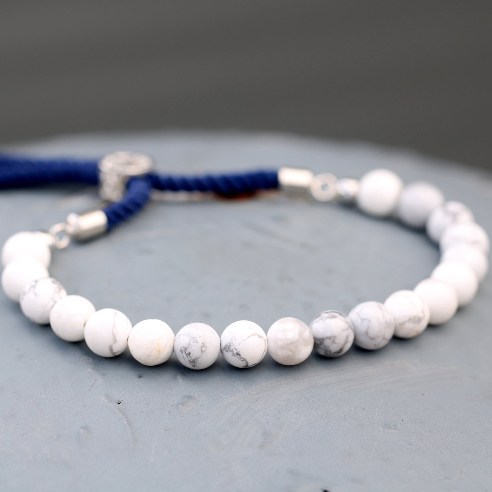 Bracelet réglable howlite blanche