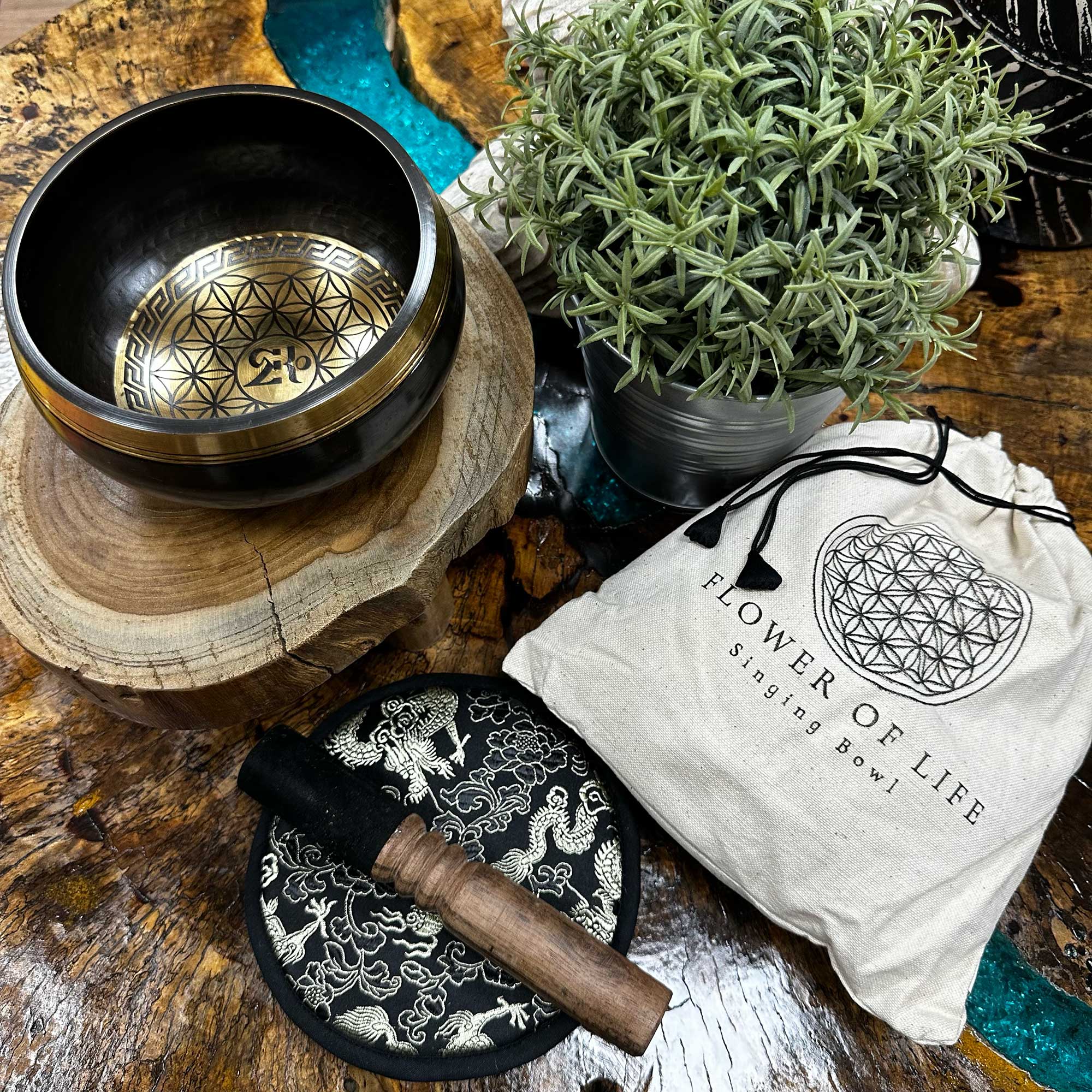 Coffret cadeau bol chantant gravé à la main - Fleur de vie