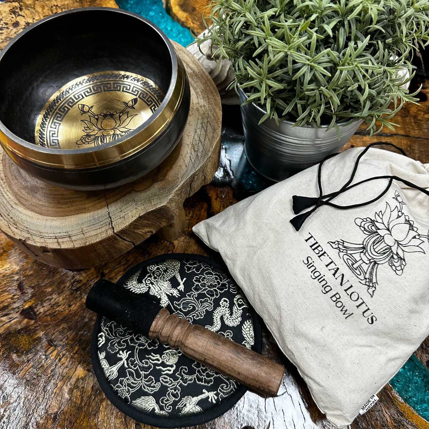 Coffret cadeau bol chantant gravé à la main - Fleur de Lotus