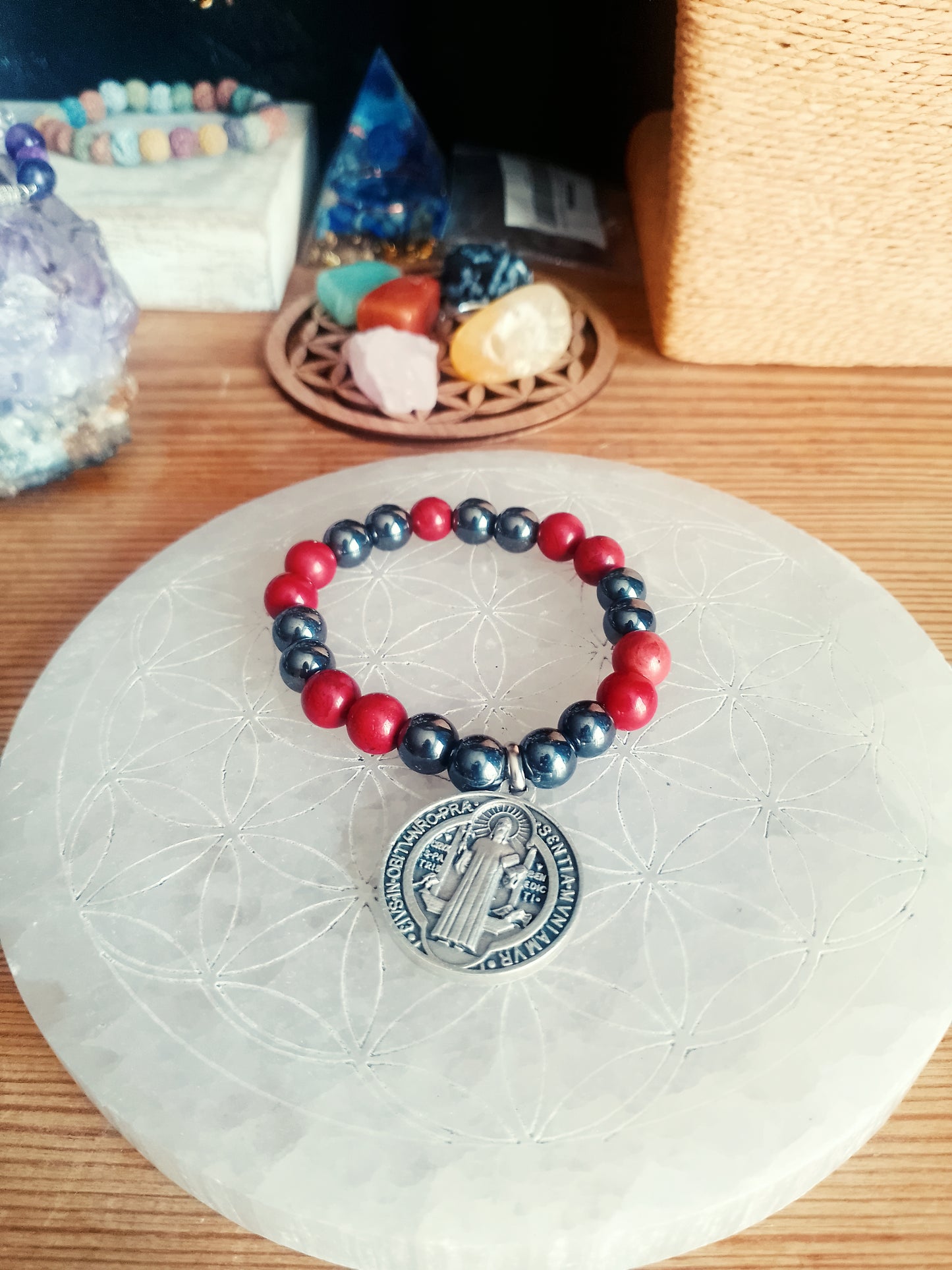 Bracelet Saint Benoît Hématite & jaspe rouge : Protection - Force - Equilibre