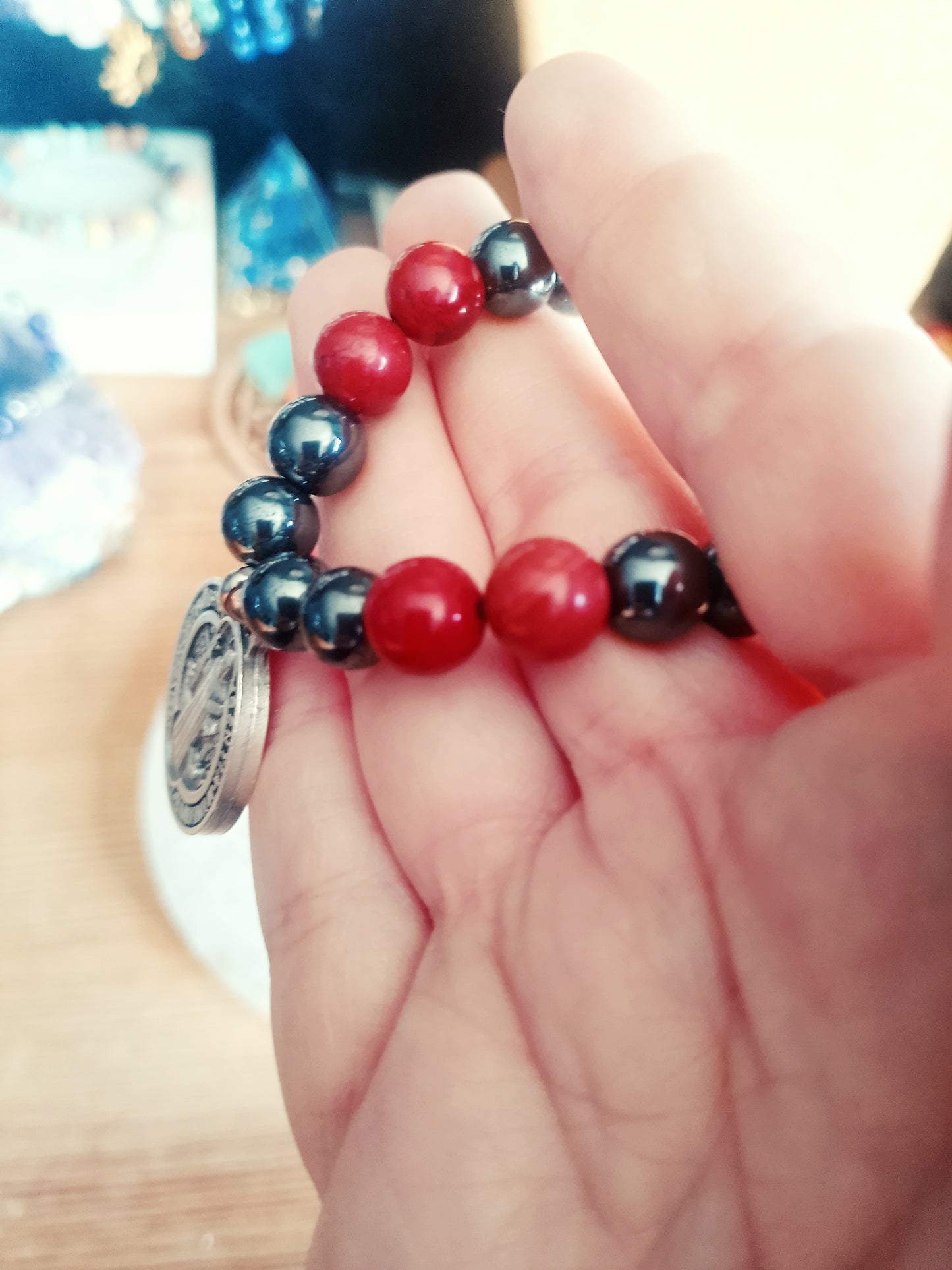 Bracelet Saint Benoît Hématite & jaspe rouge : Protection - Force - Equilibre